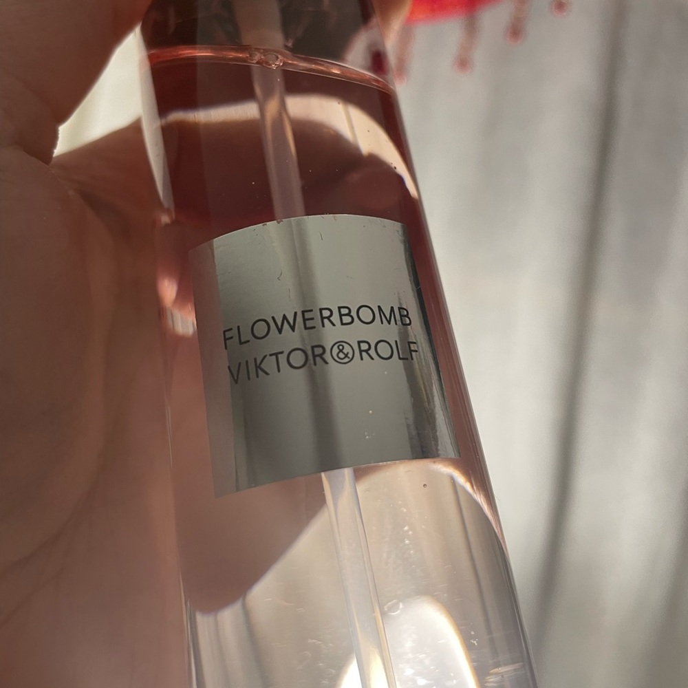 - Victor&Rolf Flowerbomb body oil
